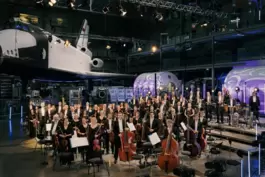 Das Orchester in voller Größe. 