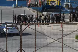 Migranten kommen in Griechenland an: Schnellverfahren an den EU-Außengrenzen sind ein Kernelement der Asylreform.