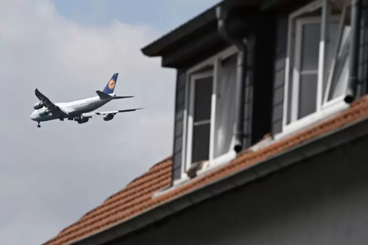 Flugzeug über Neu-Isenburg