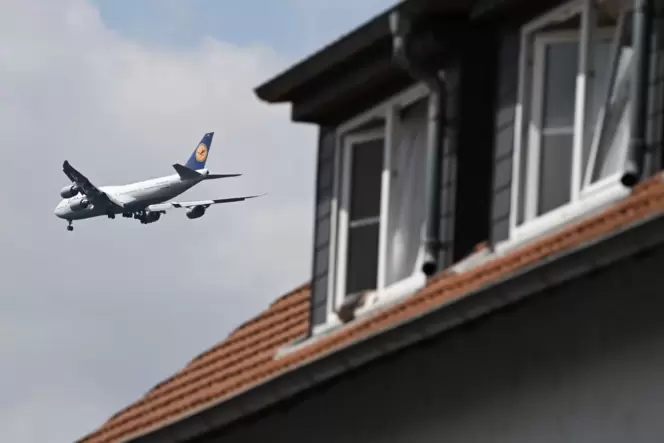 Flugzeug über Neu-Isenburg