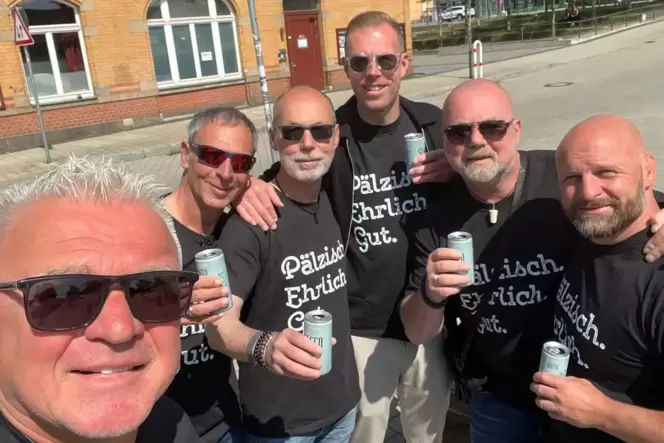 Die Buwe sind seit 2016 Tippspiel-Experten: (von links) Christian Theiß, Volker Washeim, Uwe Hochscheid, Dominik Euler, Teamchef
