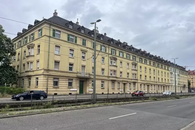 Diesen Komplex an der Saarlandstra&szlig;e kennt wohl jeder Ludwigshafener. Er wurde f&uuml;r franz&ouml;sische Unteroffiziere samt Familien geb