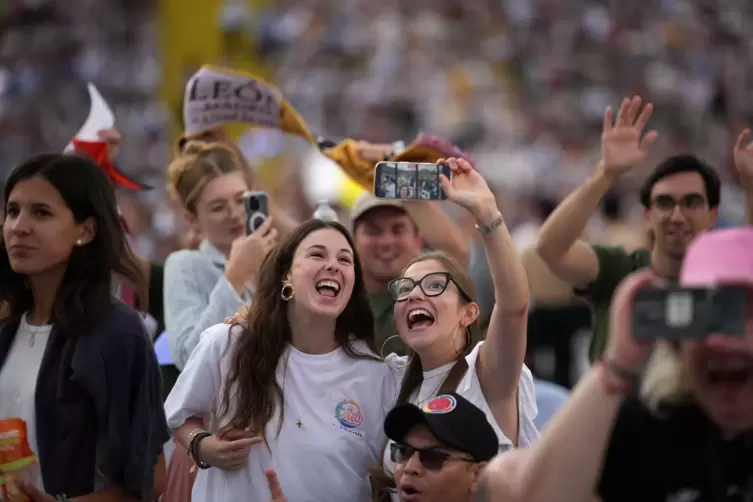 Papst Leo XIV. besucht Spanien - Olympiastadion