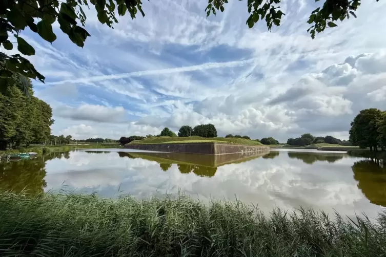 Bastionen und Wassergr&auml;ben in Naarden