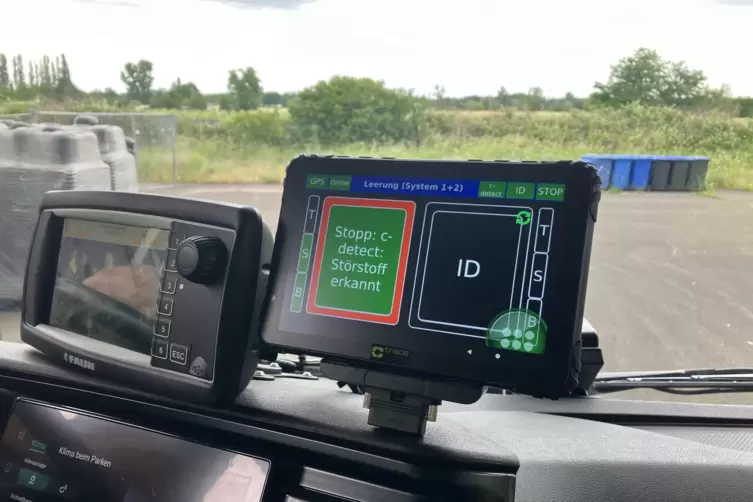 Auch im F&uuml;hrerhaus des M&uuml;llfahrzeugs wird gemeldet, wenn das System eine Leerung verweigert.