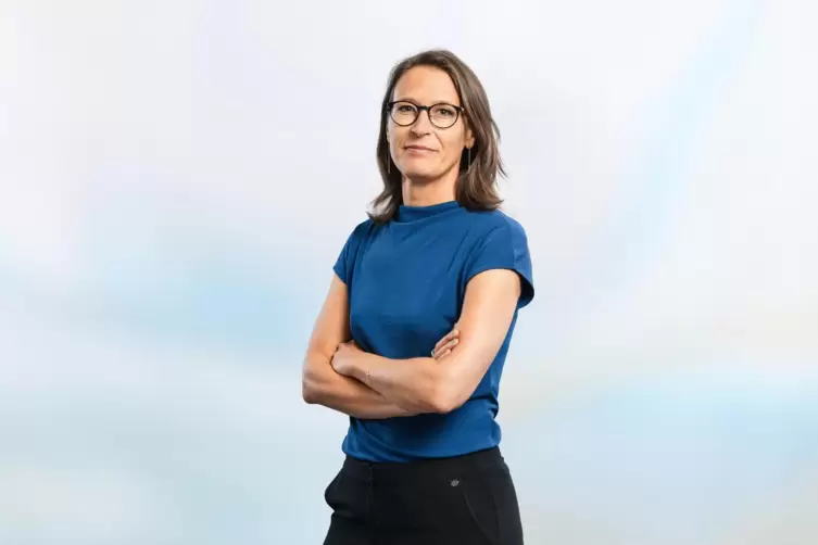  Karoline Rogge ist Transformationsforscherin und Professorin f&uuml;r Nachhaltigkeitsinnovation an der University of Sussex in Gro&szlig;b