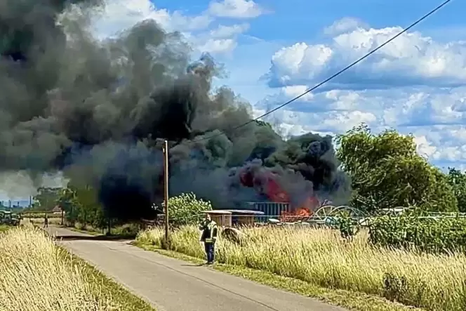 Bei dem Brand kam es zu einer starken Rauchentwicklung.