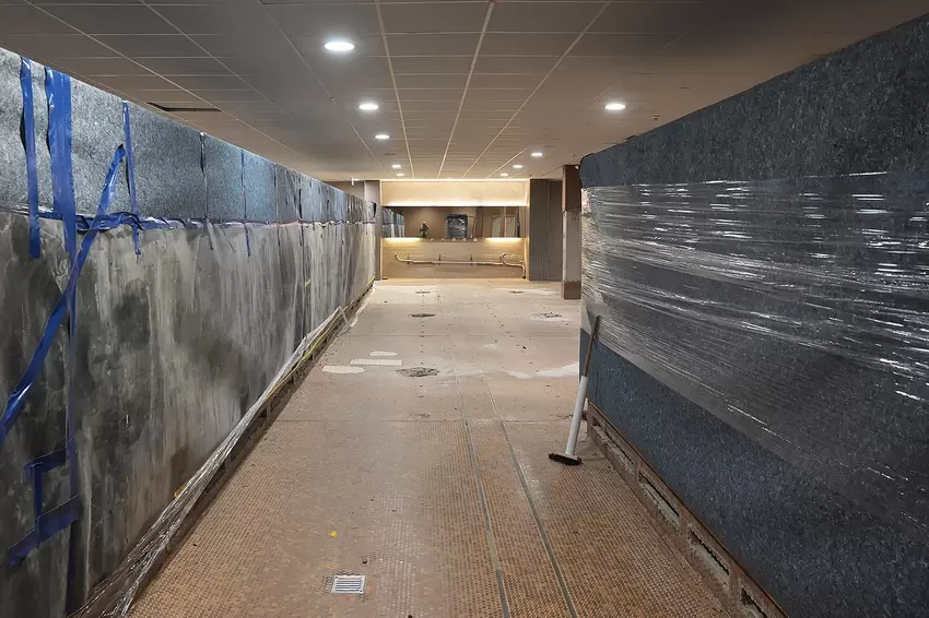 Bis Ende des Sommers sollen die neuen Umkleiden fertig sein. Kostenpunkt: rund 500.000 Euro.