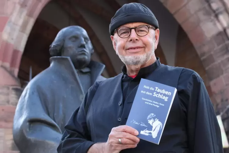&bdquo;Holt die Tauben aus dem Schlag&ldquo; hie&szlig; Bauers Buch aus dem Jahr 2017. 