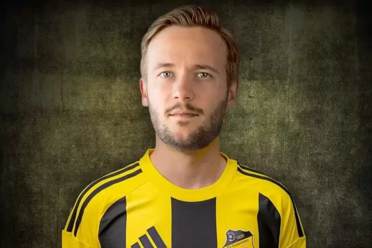Ab Sommer dann in schwarz und gelb: Jonas Vogt beim FV Dudenhofen.