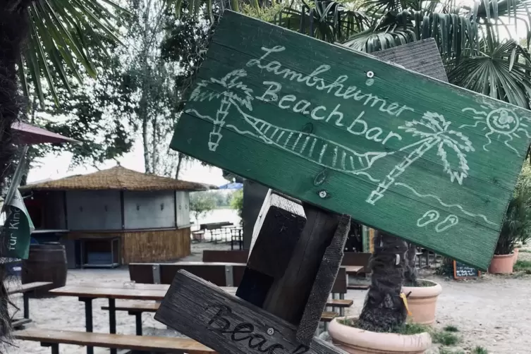 Fu&szlig;ball-WM zwischen Palmen: Das gibt&rsquo;s auch in der Beachbar in Lambsheim. 