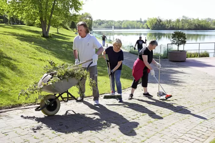 Helfer beim ersten Termin Mitte Mai. 