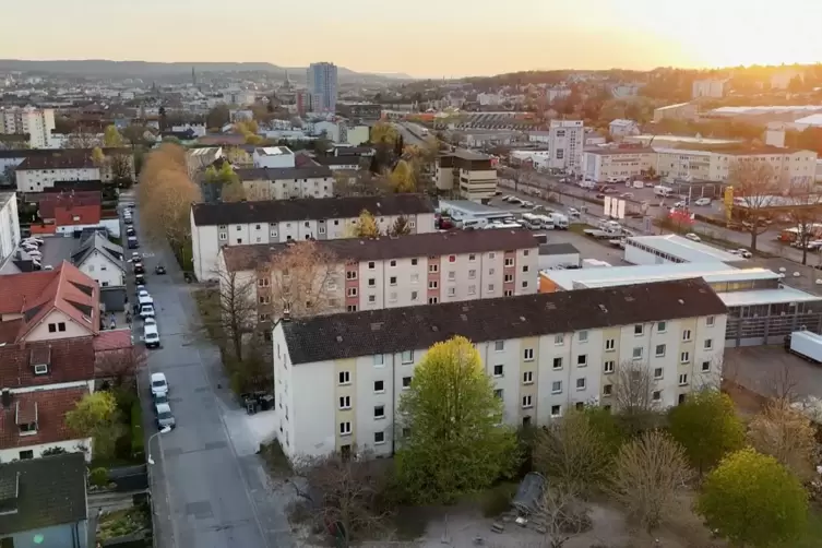 Dem Abriss geweiht: Diese vier Wohnbl&ouml;cke im Asternweg will die Stadt ab 2030 abrei&szlig;en lassen &ndash; damit die Bau AG neue Mietwohnun
