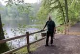 Förster Dieter Gass ist Referent der Waldführung an der Retzberghütte in Sippersfeld.