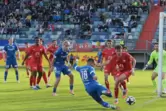Luka Dimitrijevic (am Ball) und FKP-Teamkollege Marc Ehrhart (Bildmitte in Blau) gingen leer aus. Kevin Krüger, Lennart Thum und