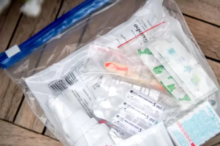 Eine Reiseapotheke in einem Zip-Beutel