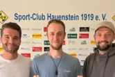 Kevin Rose (Bildmitte) mit Hauensteins Co-Spielertrainer Christof Seibel (links) und Trainer Philipp Weishaar. 