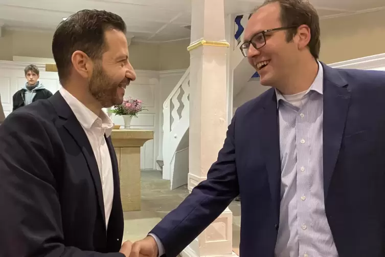 Einen FWG-Zwist gab&rsquo;s auch um ihren B&uuml;rgermeisterwahlkampf (von links): Mimmo Scarmato (CDU) und Christoph Spies (SPD). 