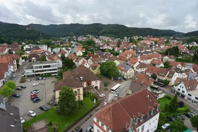 Das Kirchturmdenken in der Verbandsgemeinde Hauenstein, hier ein Blick vom Turm der Bartholomäuskirche auf Hauenstein, ist für d