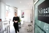 Nina Ofcarek in ihrem Kosmetiksalon in Landau.