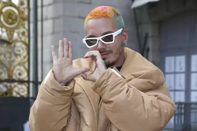 J Balvin ist mit einer &bdquo;Jump&ldquo;-Variante im WM-Song-Rennen. 
