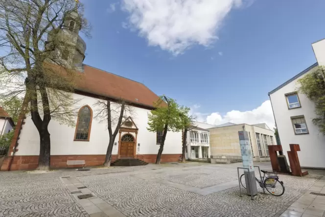 In und gegenüber der Unionskirche finden die Veranstaltung zur Friedensarbeit statt.