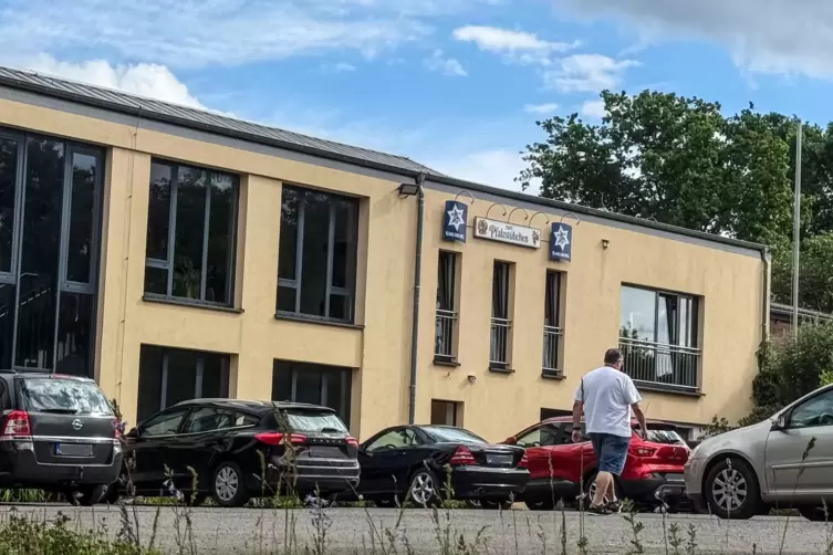 Die Gemeinschaftshalle soll wieder zum Treffpunkt f&uuml;r Jung und Alt werden.
