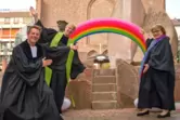 Stadtjugendpfarrer Florian Grieb (links) und Schulpfarrerin Anke Lind (rechts) sind bei der Segensaktion wieder dabei. Für Pfarr