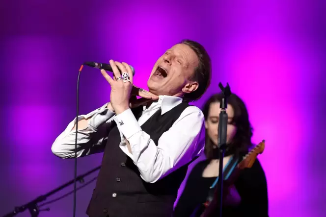 Mit seinem David-Bowie-Abend »Heroes« sorgt Alexander Scheer derzeit für Furore. Im Februar kommt er damit nach Ludwigshafen.