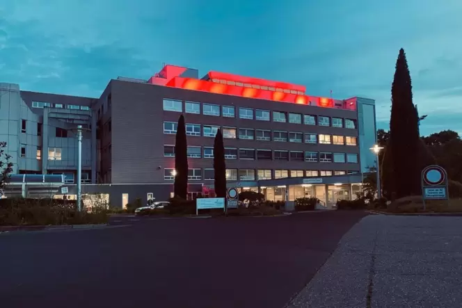 So präsentierte sich das Neustadter Krankenhaus am Mittwochabend.