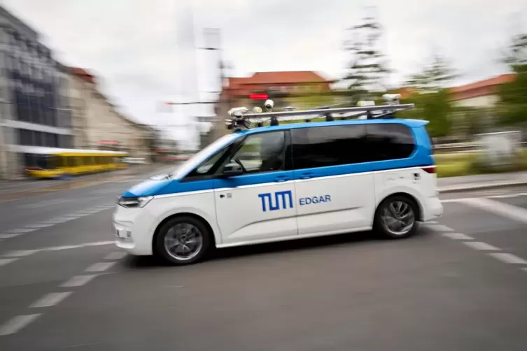 Erste Realfahrt eines autonomen Fahrzeugs unter neuen Bedingungen