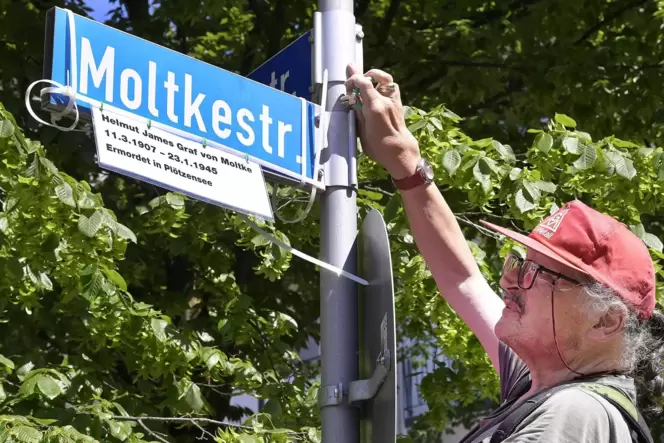 Aktivist Bernhard Wadle-Rohe hat schon mal die Moltkestraße umgewidmet.