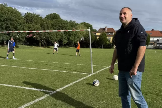 Faustball ist die große Leidenschaft von Matthias Bog. Seit 1988 engagiert er sich beim Turnerbund Oppau in der Sportart, zunäch