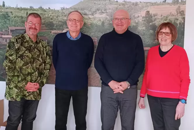 Waren 2024 in Rwankuba (von links): Stefan Angert, Lothar und Marlene Schneider und Pfarrer Josef Damian Szuba