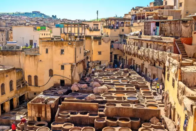 Optisch beeindruckend, aber olfaktorisch – sagen wir mal – sehr besonders: Ein Besuch in der Chouara-Gerberei in der Medina von