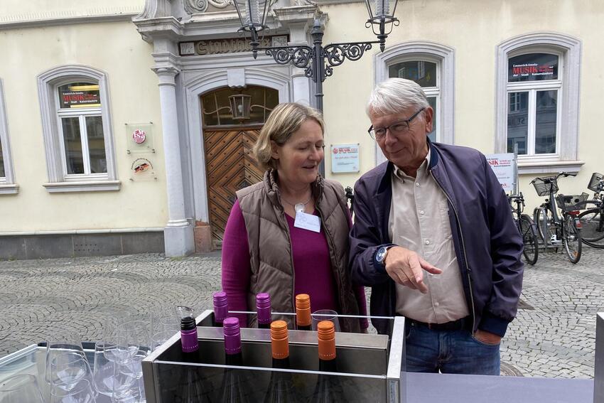 Ex-OB Klaus Weichel darf jetzt, seit er nicht mehr im Amt ist, ein Gläschen trinken, zwinkert er.