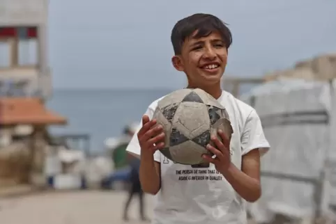 Zu den Kindern, die das Team getroffen hat, gehört auch Mohammad Abu Mohsen. Er hat seine Eltern und seine Geschwister durch ein