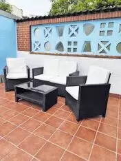 2 Sessel, Doppelsitzer, Tisch mit Glasplatte und Ablage