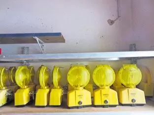 Gebraucht, zu verkaufen. LED - Leuchten gelb. 17 Stück vorhanden. Preis pro Stück: 8.- Euro.