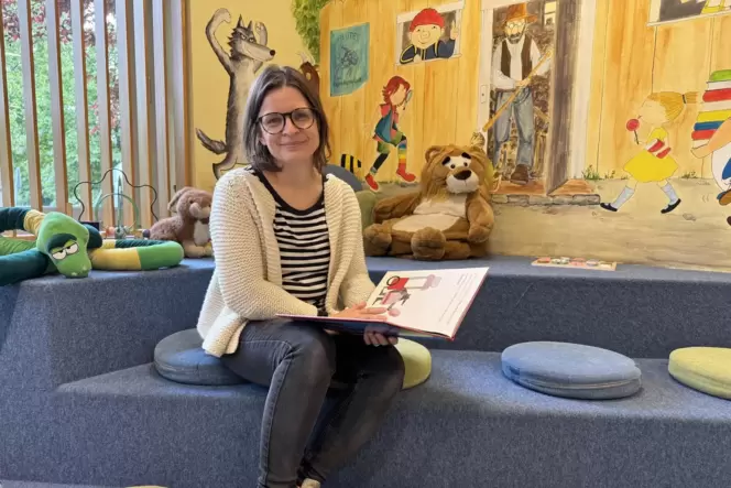 Die 40-jährige Eva Lax leitet seit Februar die Gemeindebücherei Limburgerhof.