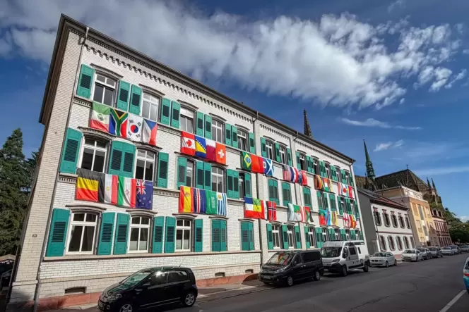 Bunter Anblick: Flaggenhaus in der Schwerdstraße.