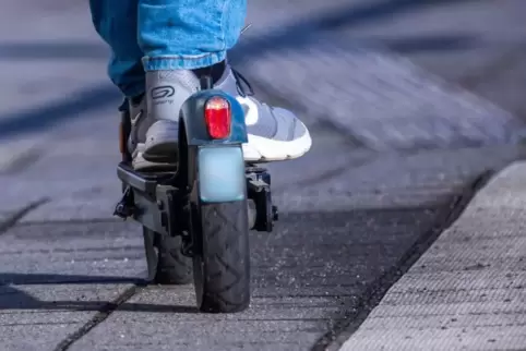 Ein E-Scooter-Fahrer wurde von der Polizei in Neustadt unter THC-Einfluß erwischt. 