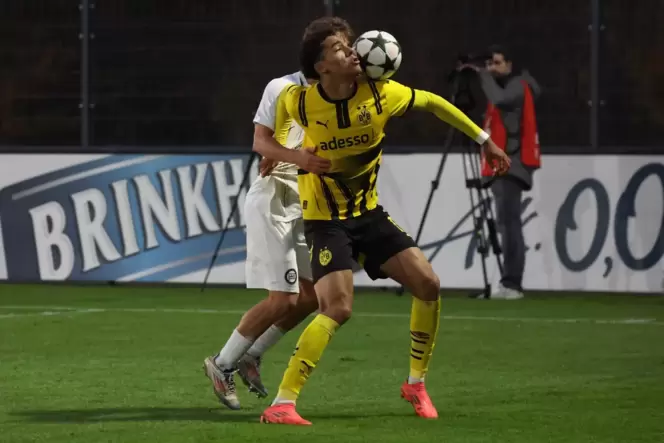 Für den BVB hat Thierry Tazemata auch in der Youth League Erfahrung gesammelt.