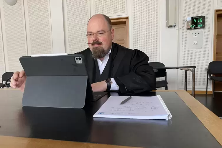 Hat f&uuml;r seinen Mandanten einen Deal mit der Justiz eingef&auml;delt: Rechtsanwalt Jan Moritz Metzger. 