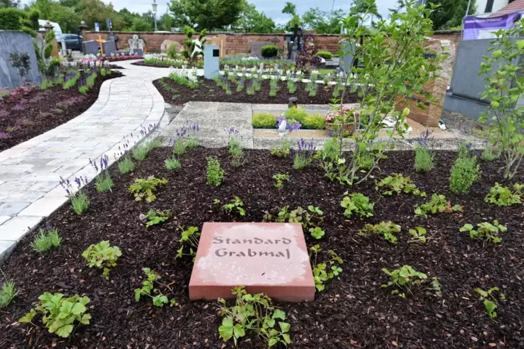 Beispiel f&uuml;r einen Grabstein: Im Memoriam-Garten wird niemand anonym bestattet. 