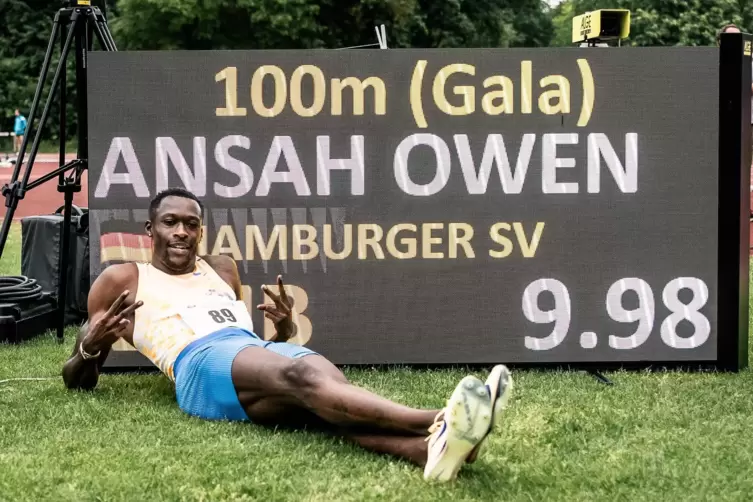 Rekordmann ganz stolz: Owen Ansah nach seinen 9,98 Sekunden. 