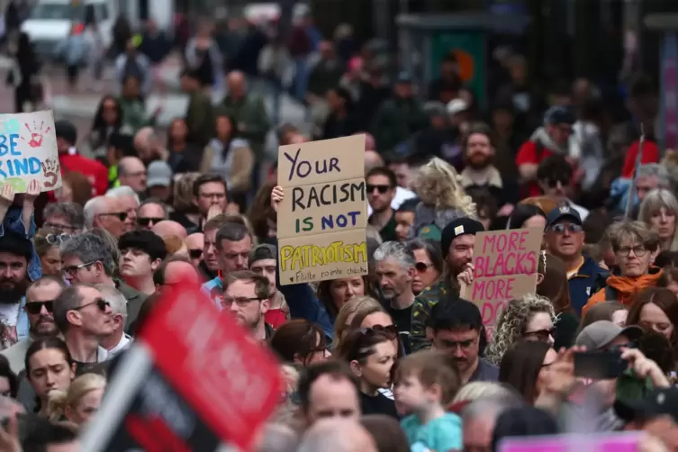 Nach Krawallen in Belfast - Demonstration