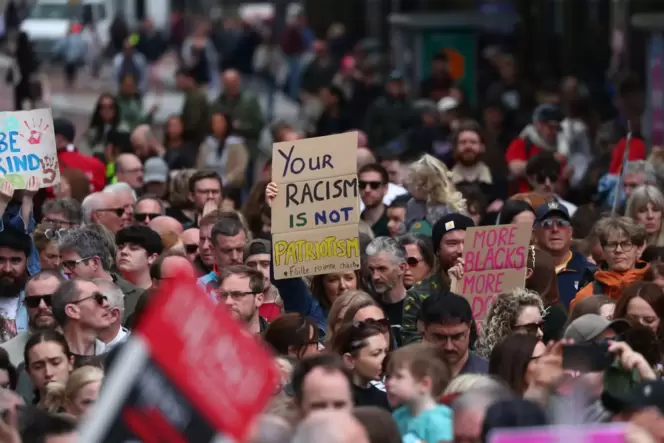 Nach Krawallen in Belfast - Demonstration
