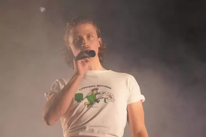Erst zu Kaffee und Kuchen bei der Oma, dann zum eigenen Konzert: Berq überrascht bei seinem Zeltfestival-Gig mit einer Mannheime