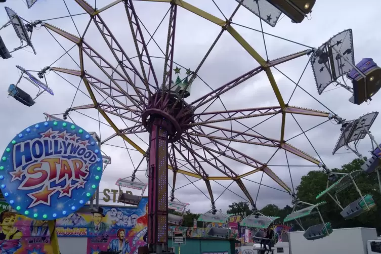 Bei spektakul&auml;ren Fahrgesch&auml;ften geht es auch in diesem Jahr auf dem Pfalzfest rund. 